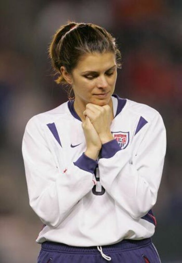 女足第一人孙雯王霜,世界足球小姐孙雯和王霜什么关系