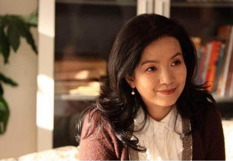 坎坷的吕丽萍:一婚张丰毅,二婚老公猝死,为何三婚坚持不生子?