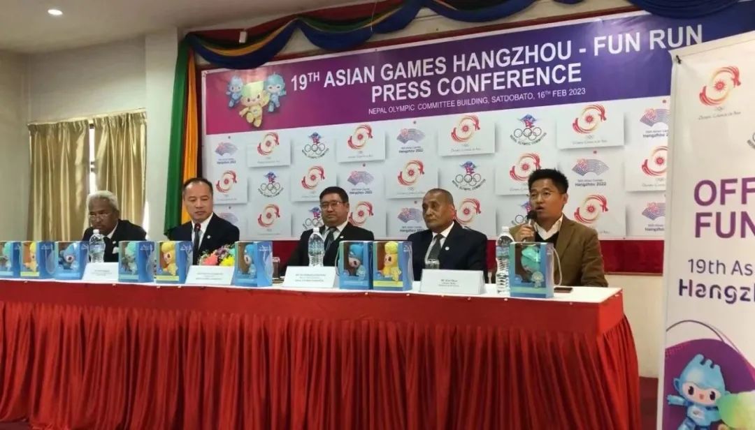 翻越尼泊尔,翻越喜马拉雅山到达尼泊尔