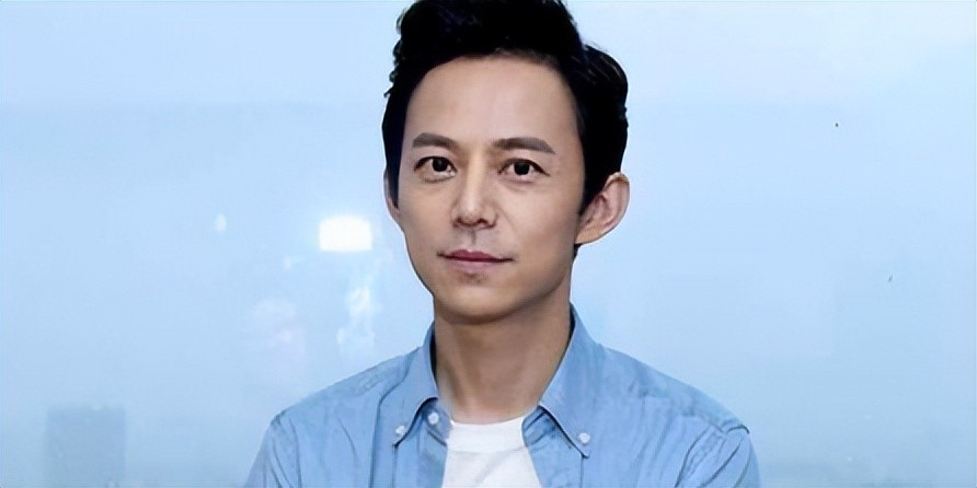 吴宣仪关晓彤玫红色礼服,关晓彤吴宣仪穿衣