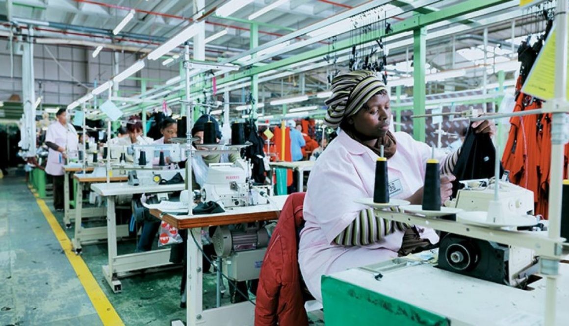 1个月出口1万吨！为何非洲人独爱中国旧衣服，尤其是女士内衣？