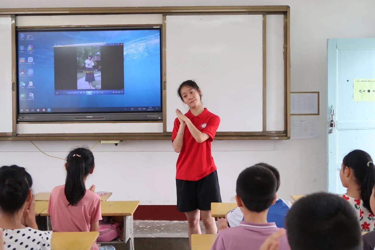 湖北学子三下乡以体助力追梦青春,湖北学子三下乡传统文化进课堂