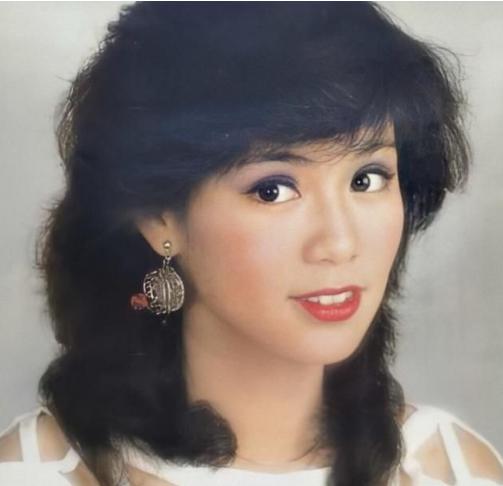 明星做烤瓷牙变凸嘴,明星烤瓷牙凸嘴