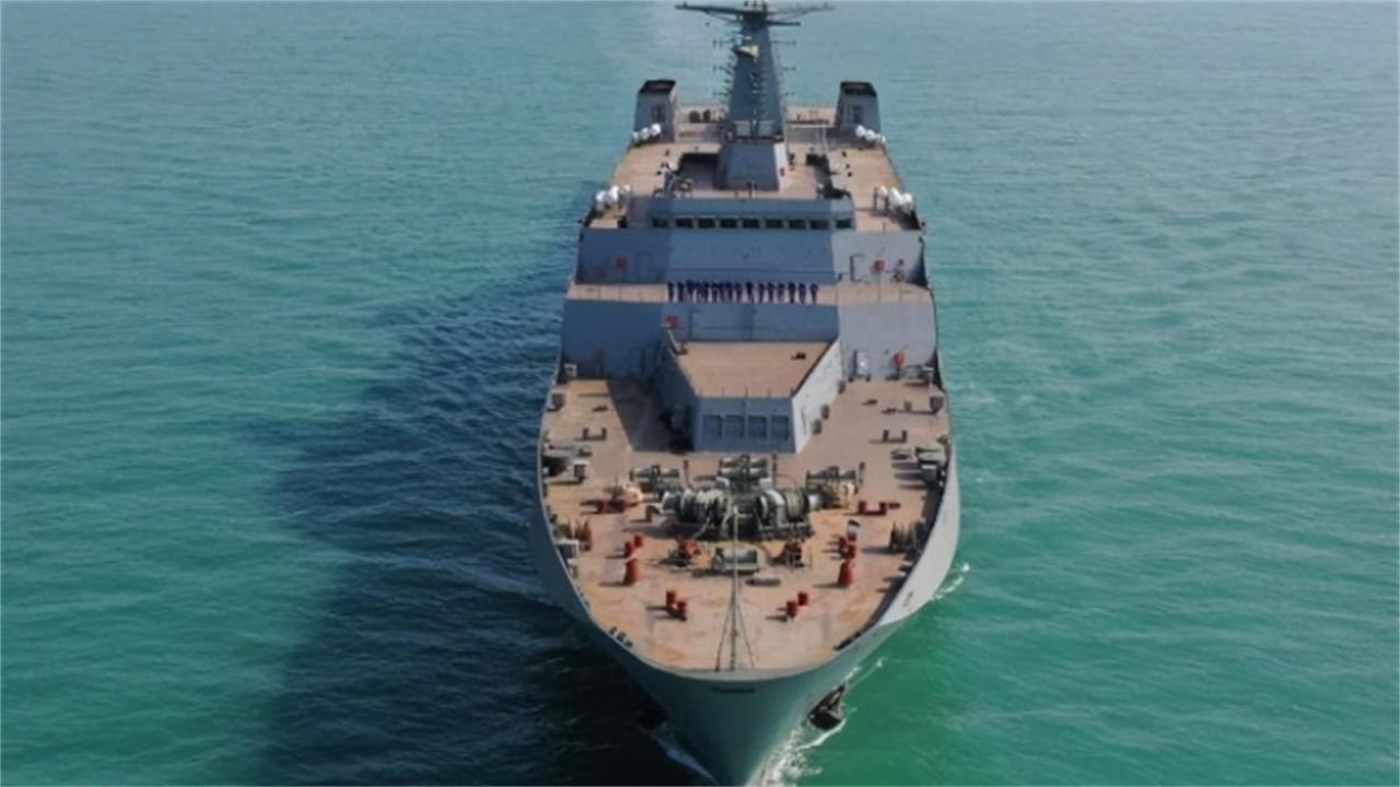 中国万吨巨舰出海视频,中国进口的最大战略舰