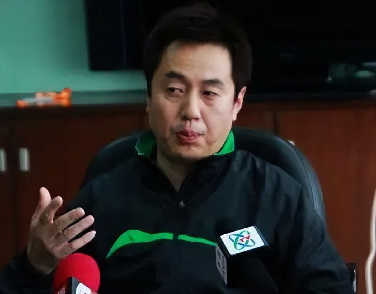 女乒郭跃为何被开除,女乒教练施之皓