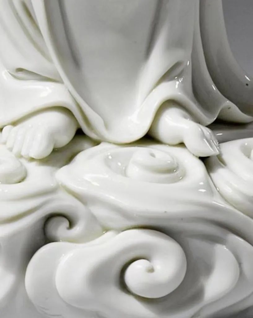 “最美中国白”拍出1633万天价，背后的神秘男人火了