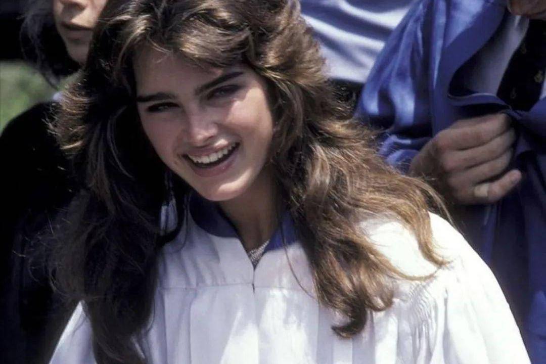 波姬·小丝：我10岁全裸出镜，20岁仍是完璧之身，往事已不堪回首