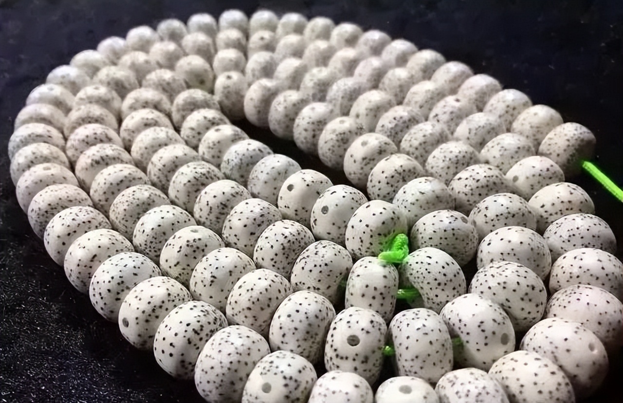 星月菩提奶油黄是什么,鸡油黄星月菩提盘出来的效果图