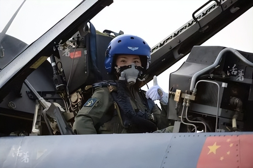 女飞行员余旭牺牲七周年,第一批女歼击机飞行员余旭