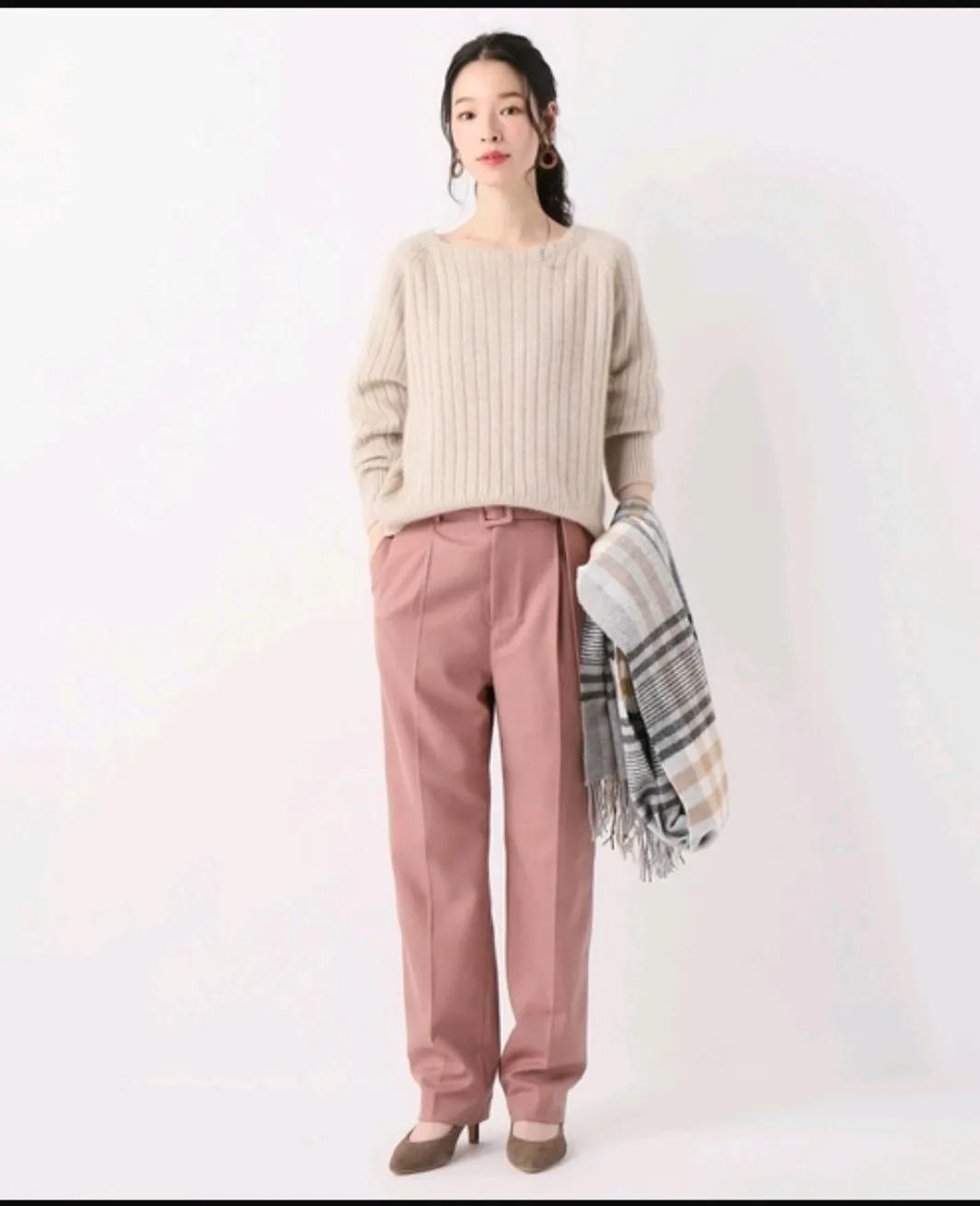 粉红色冬季针织开衫,冬季穿搭颜色搭配表