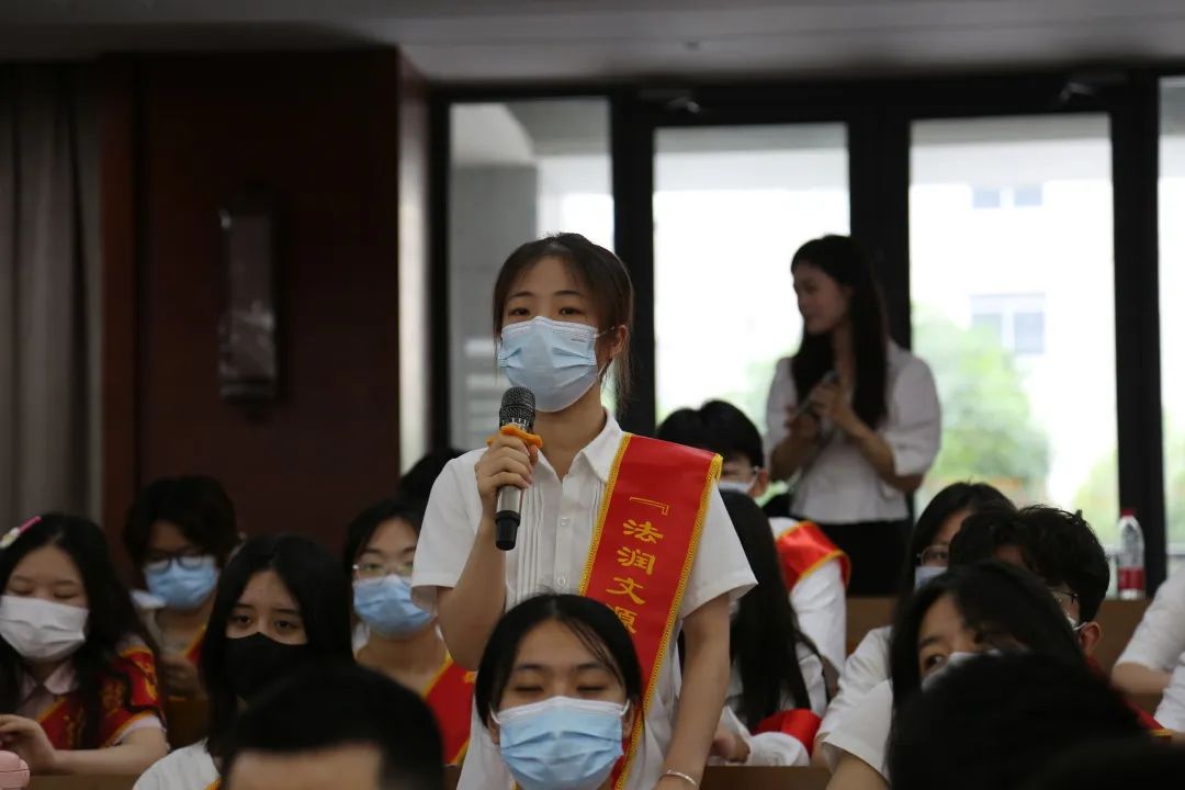 一男子因贩卖毒品被判刑,交友不慎贩卖毒品