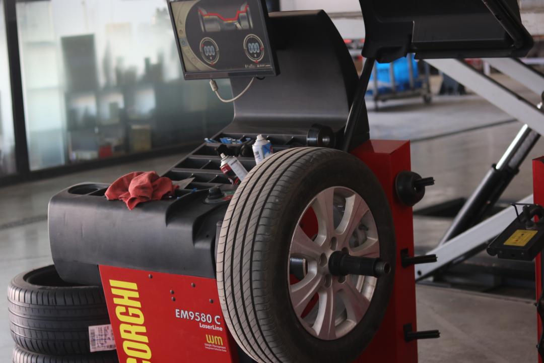 破烂的车变成新车,破烂的车子翻新