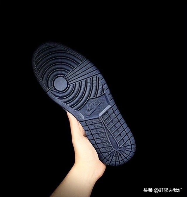 复古蓝色配什么颜色好看,黑色和复古蓝哪个颜色好搭配