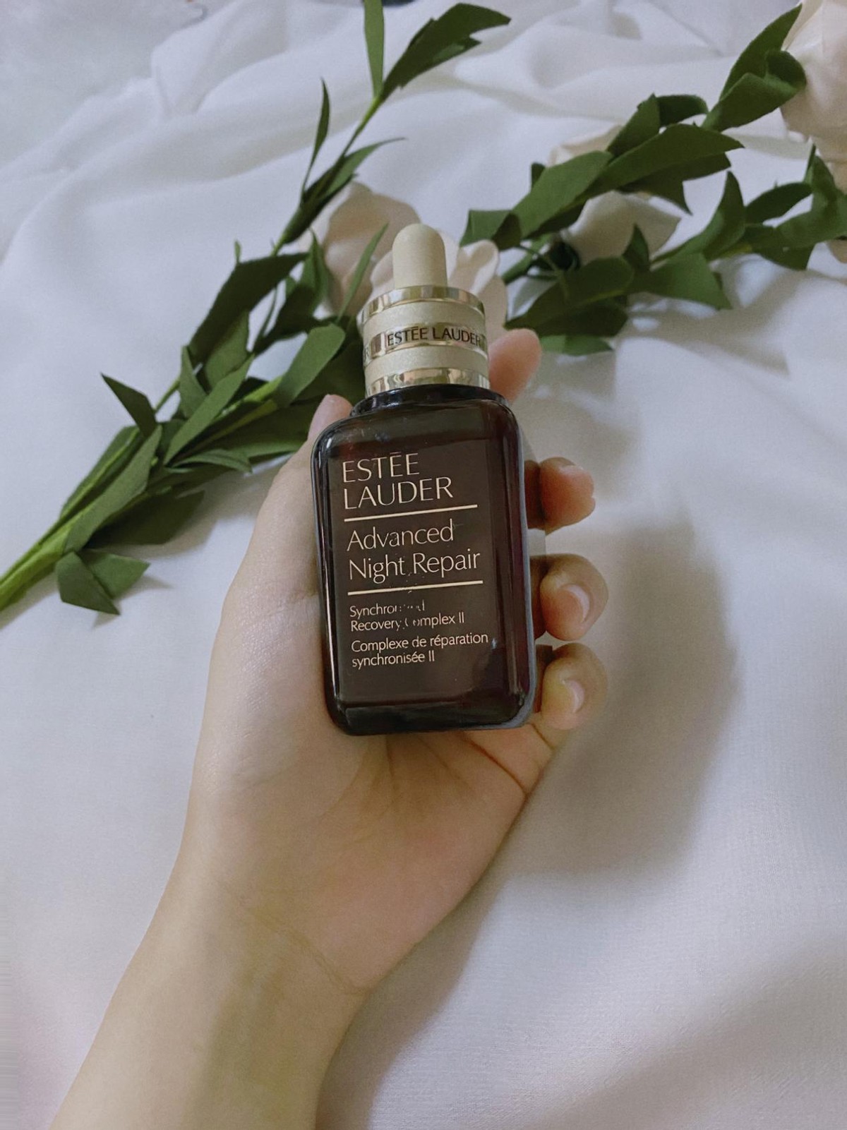 欧莱雅和雅诗兰黛精华液哪个好,推荐雅诗兰黛精华水