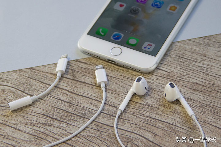 iphone14带耳机转换头吗,苹果14可以用带线耳机吗