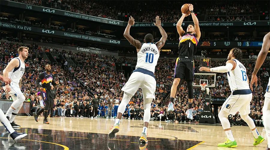 杨毅布克70分,杨毅解说德文布克季后赛集锦