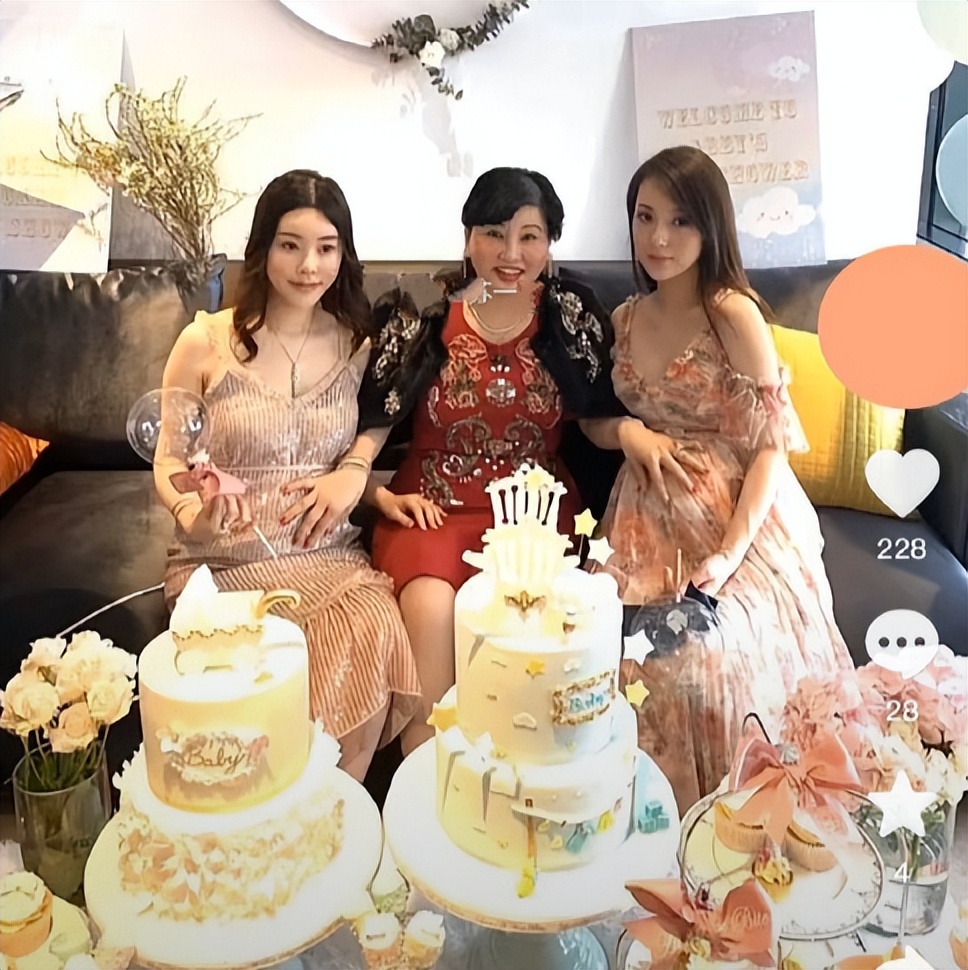 蔡天凤妈妈正面照曝光,蔡天凤与明星合照