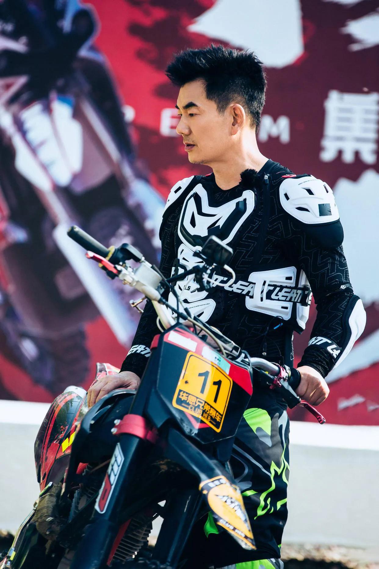 如果更多的人看见,哥哥们在滚烫路途中的“滚烫人生”