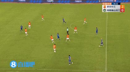 建业多拉多马宁视频,中超外援多拉多撞倒裁判马宁