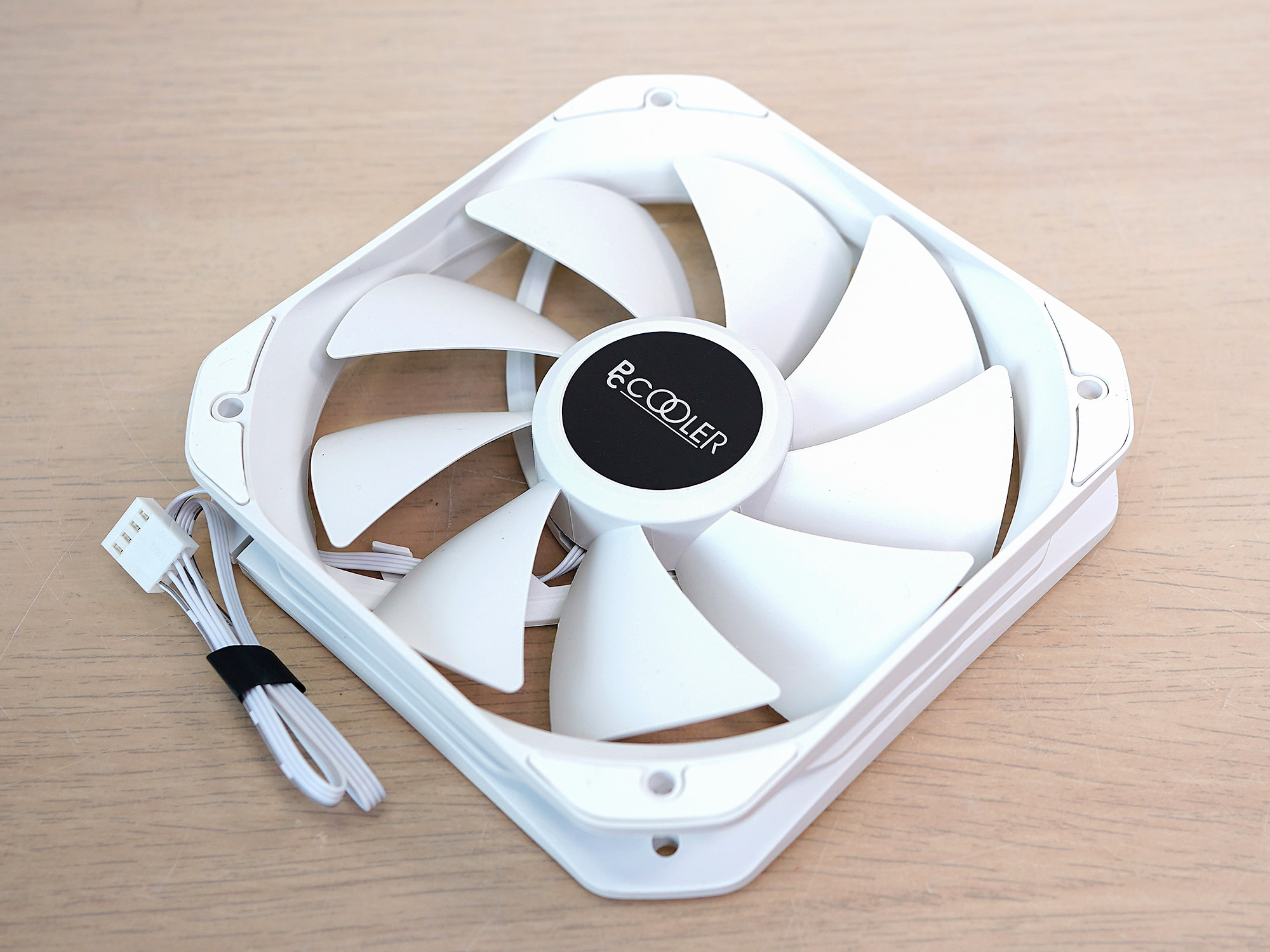 白银经典配色，最强风冷组合，能玩老头环，也是生产力的PC主机