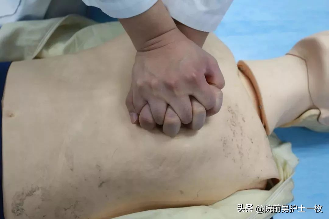 急救溺水者的方法图片,溺水急救误区及科学直播回放