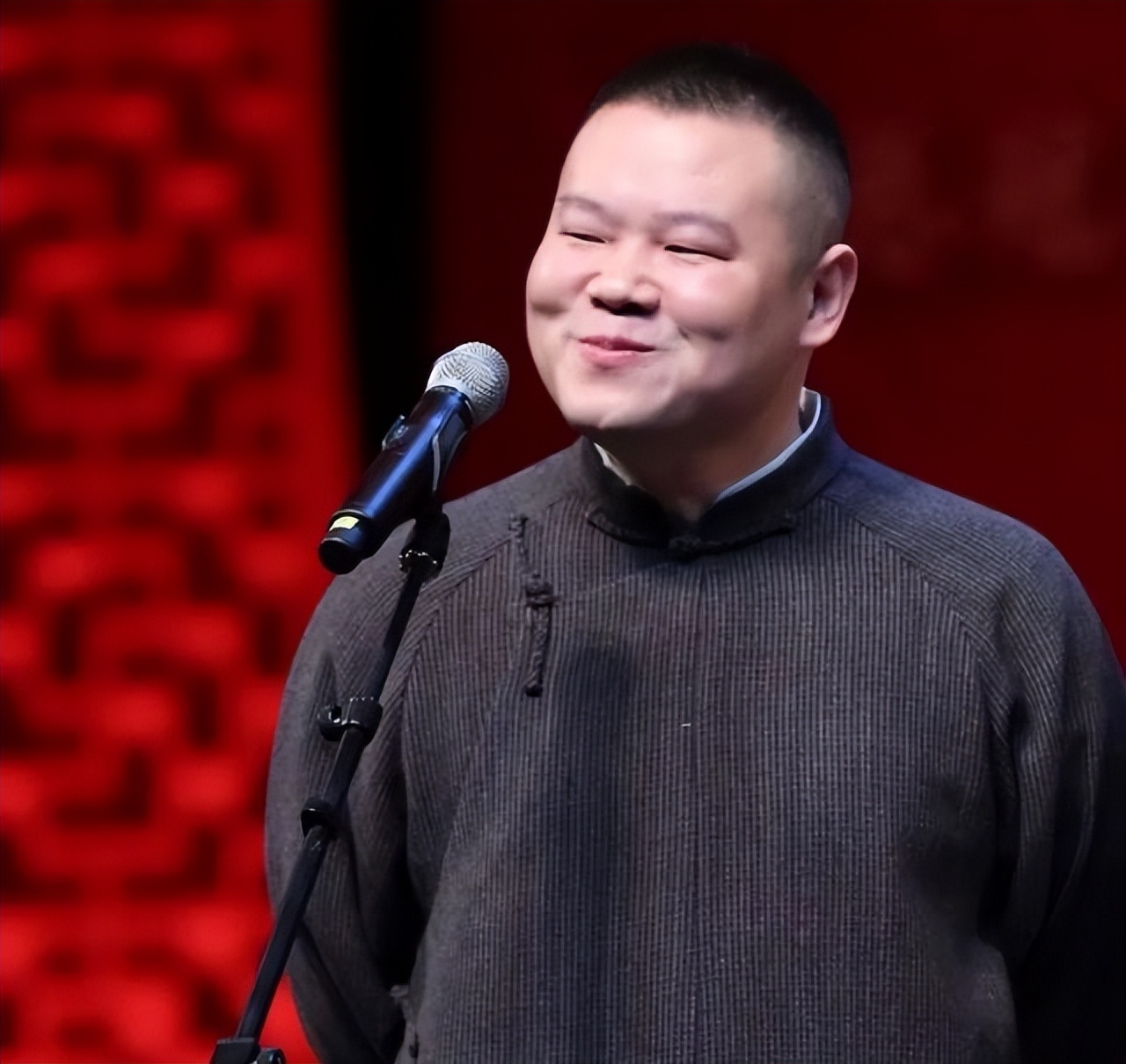 郭德纲讲述曹云金岳云鹏事件,当岳云鹏得知郭德纲被曹云金羞辱