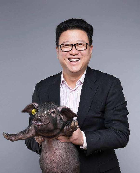 丁磊靠游戏成为千亿富豪,刘强东丁磊柳传志等大佬养猪