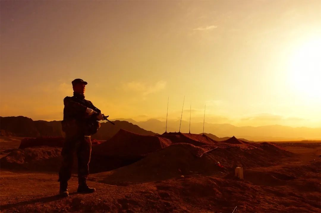 【夜读·散文】心儿伴着导弹飞