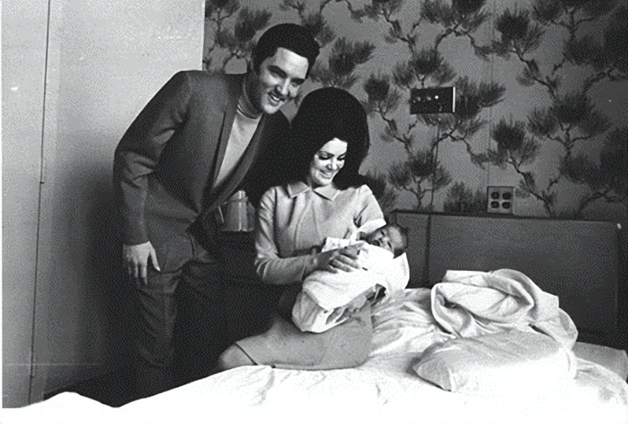 “猫王”独生女：败光上亿家产，四婚四离，晚年落魄儿子自杀