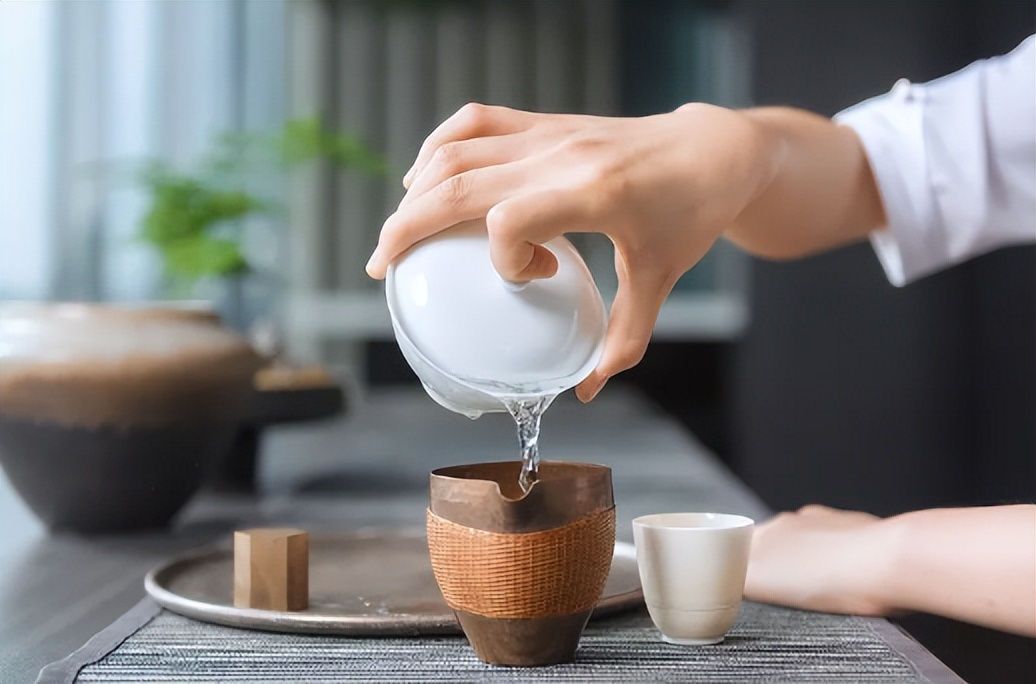 建议子女转告父母：睡前2小时，做到“5喝2不做”，轻松入眠