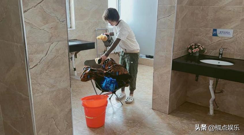 高速服务区明星,高速服务区唱歌