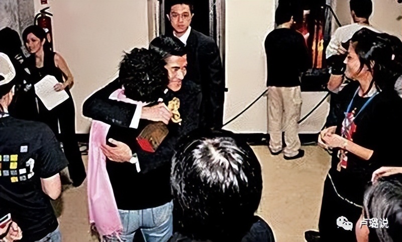 天王隐藏的“大老婆”,把持20亿财产,一生不婚不育,图的是啥?