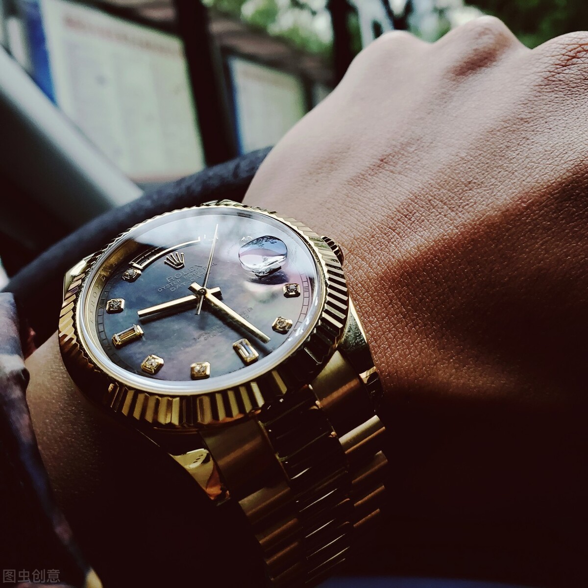 儒雅气质男人适合戴的腕表,月薪1万元适合佩戴啥样的腕表