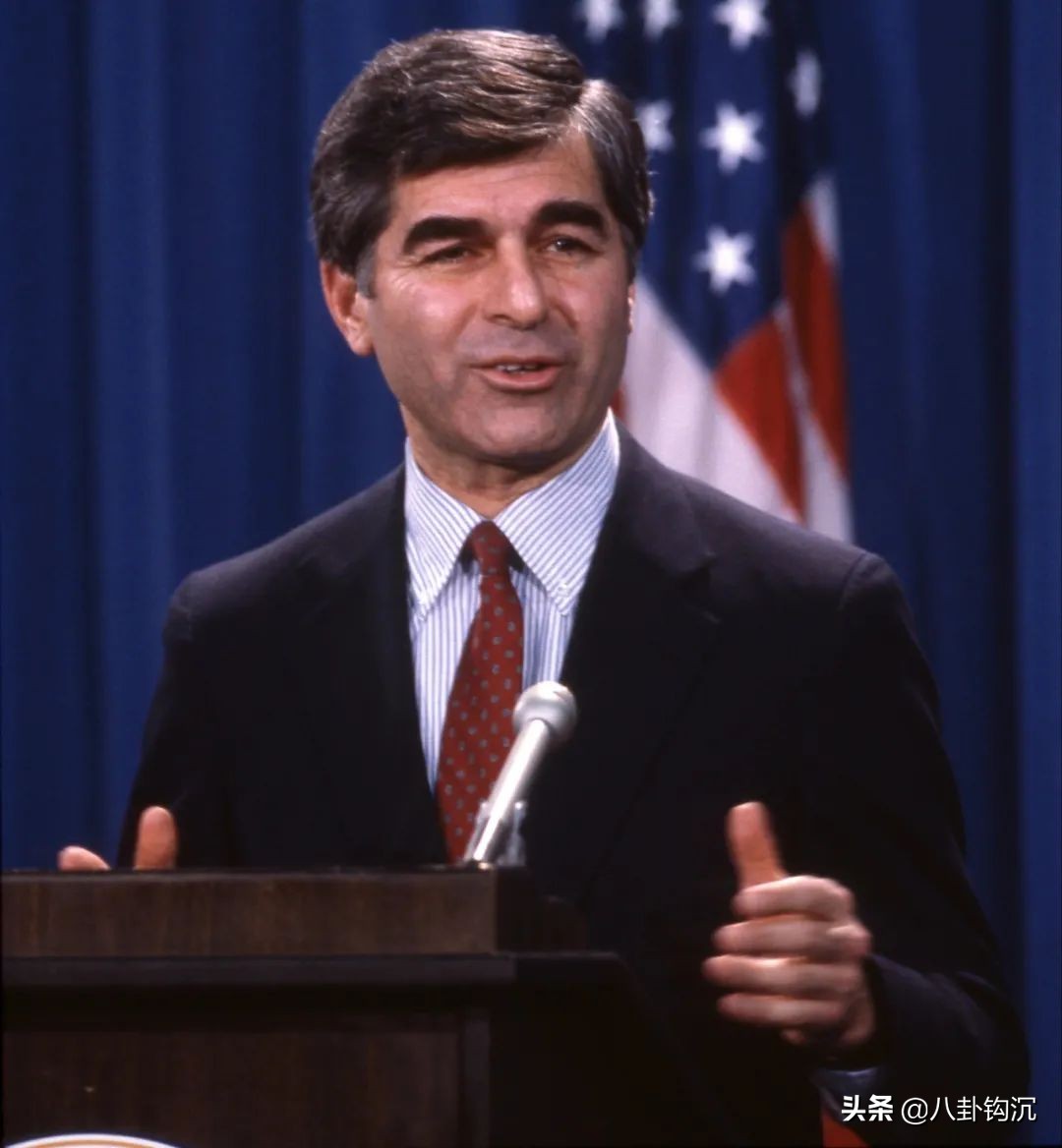 他打造了美国政治史最脏竞选,却被命运掐断了脖子