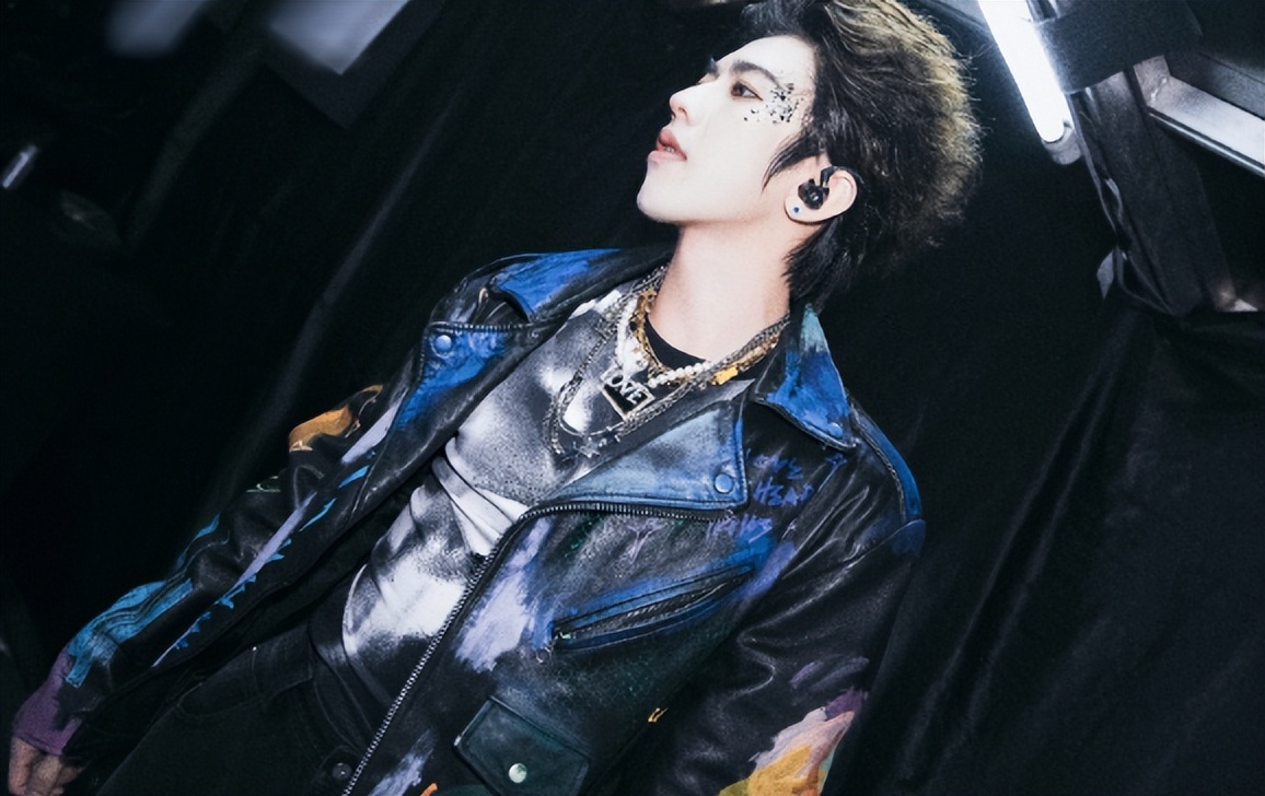 蔡徐坤及母亲迟迟没回应怀孕传闻，能否学陈飞宇陈红想出对策渡劫