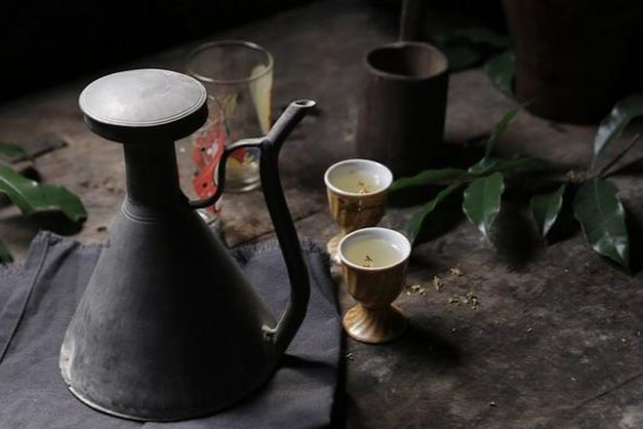 被人轻视怎么办?看看李白是怎么作诗怼人的,首联就足堪流芳百世