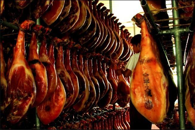 养猪大叔一年赚多少钱,四川大爷养猪完整视频