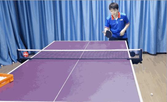 请教乒乓球高手直板发球技术操作,乒乓直板下蹲发球