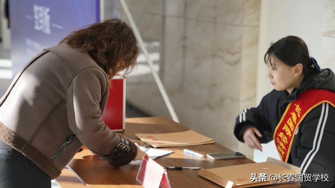 国贸学校在2023年长春市中职学校电子商务技能大赛中摘金夺银！