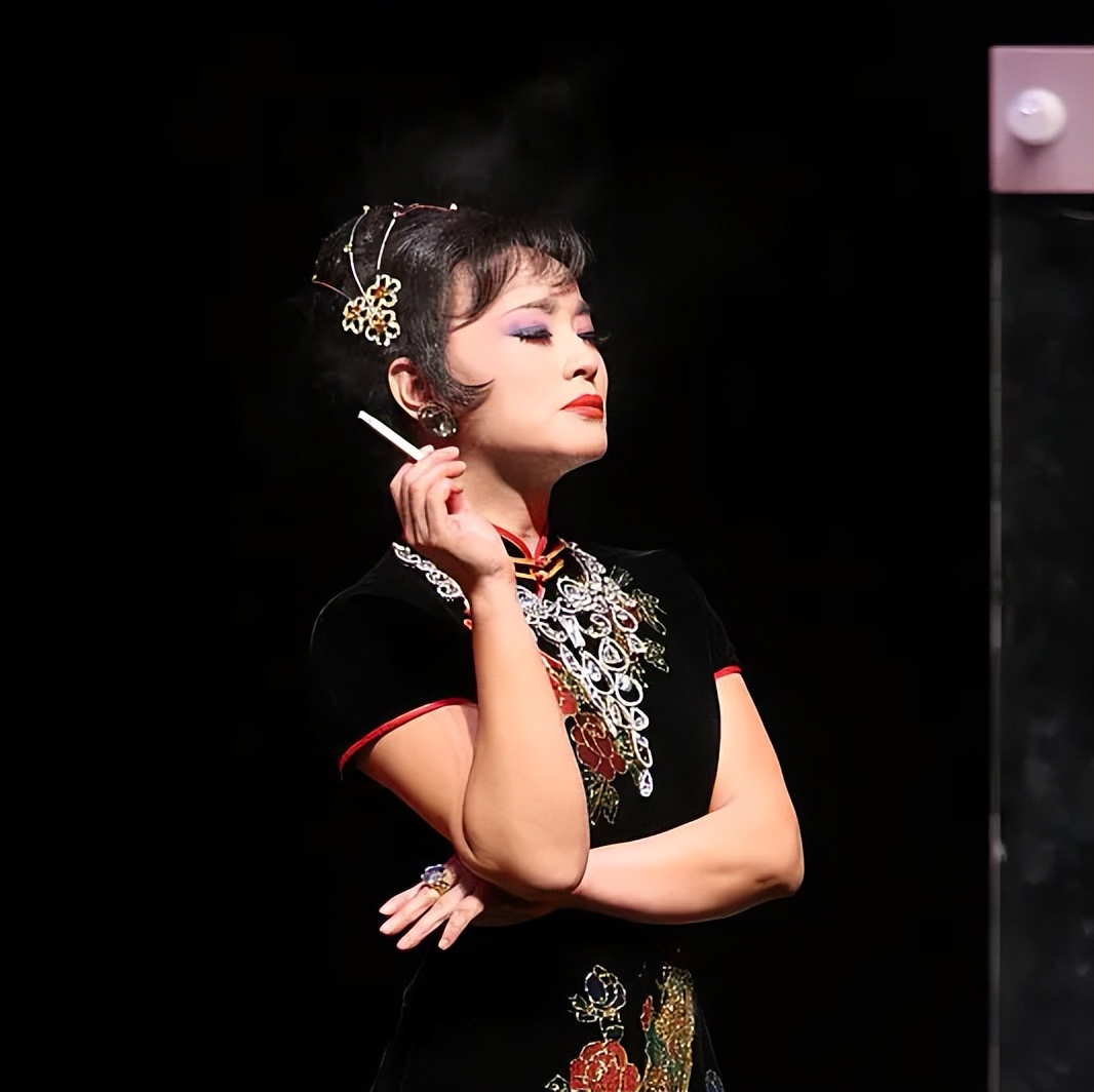 刘晓庆经历了4段婚姻,刘晓庆一生的爱情与婚姻