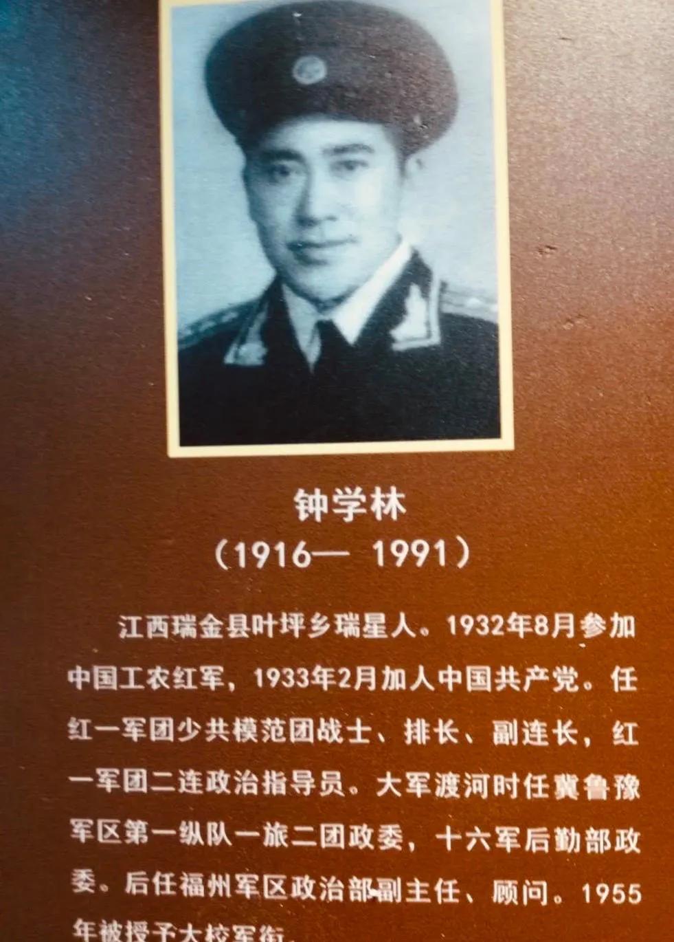 八路股长胸部炸伤，喉咙噗呲噗呲冒着血泡，再一看右腿也炸伤了