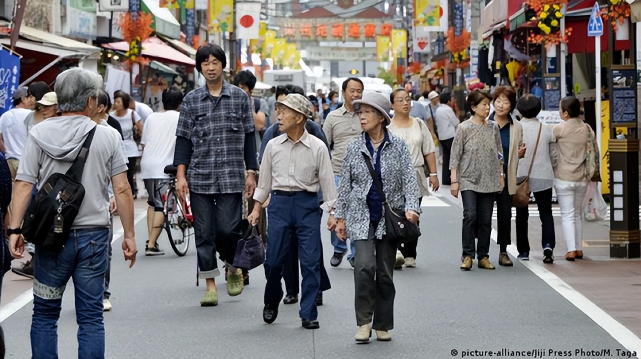 日本对老龄化怎么解决的,中国以后会像日本那样延迟退休吗