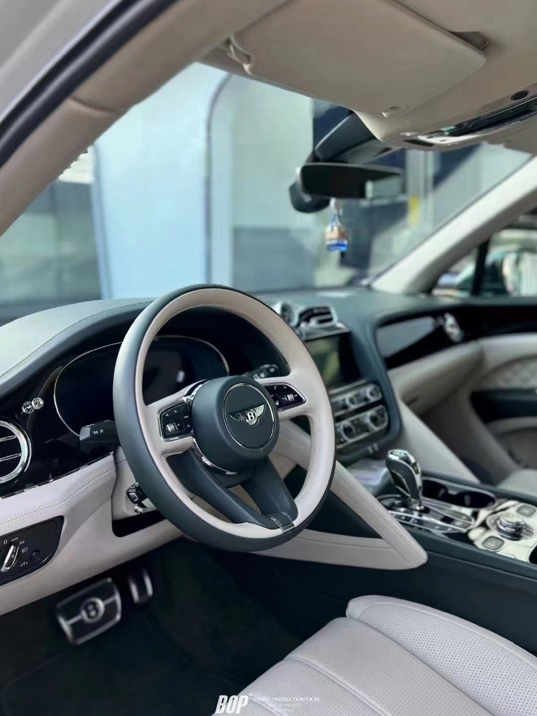 宾利添越到底值不值得买,宾利添越不值得买吗