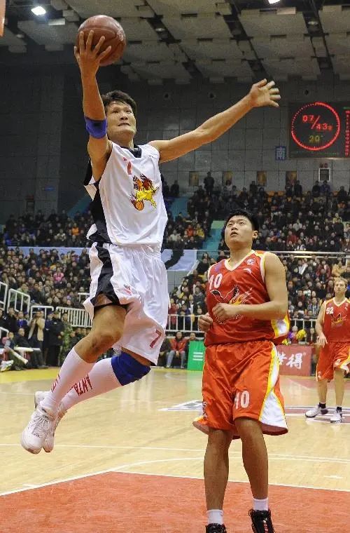 广东宏远8冠王后几年没拿冠军,8年7冠时期的广东队