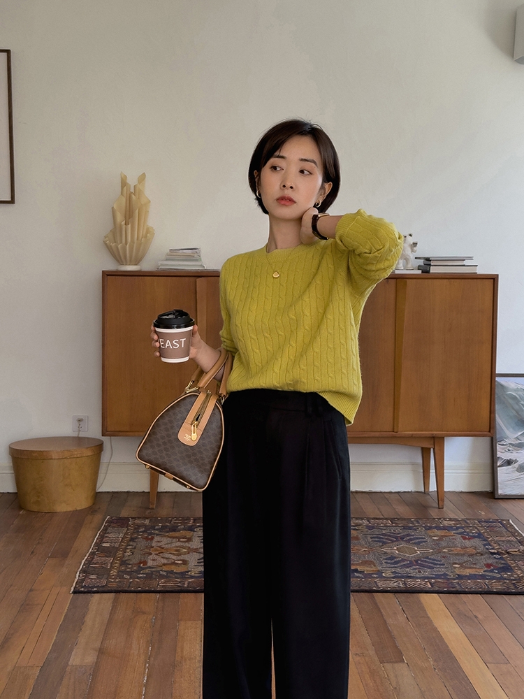 针织衫显瘦配半身裙气质优雅,职场女士针织衫搭配高腰半身裙