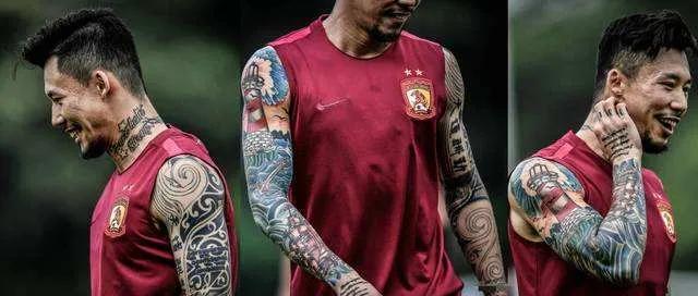 振兴中国足球要从娃娃抓起,为振兴中国足球而努力墙上标语