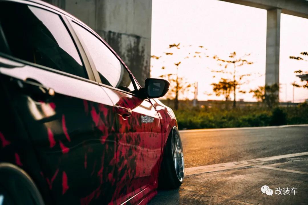 十代思域樱花粉低趴姿态,十代思域炫动蓝低趴姿态