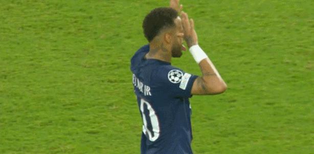 进球庆祝裁判说犯规,内马尔进球庆祝动作表示什么