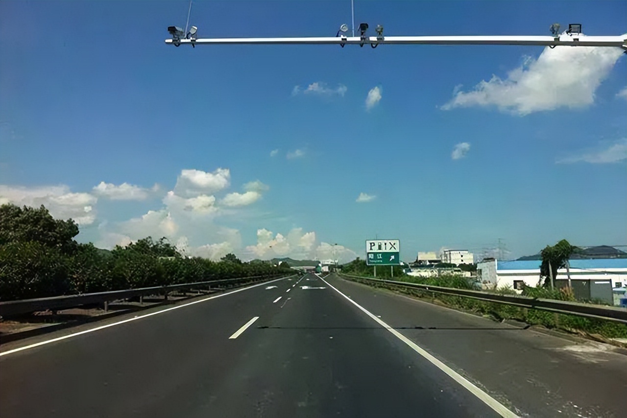 夜间高速公路摄像头怎么拍,高速地图可以点摄像头查看路况