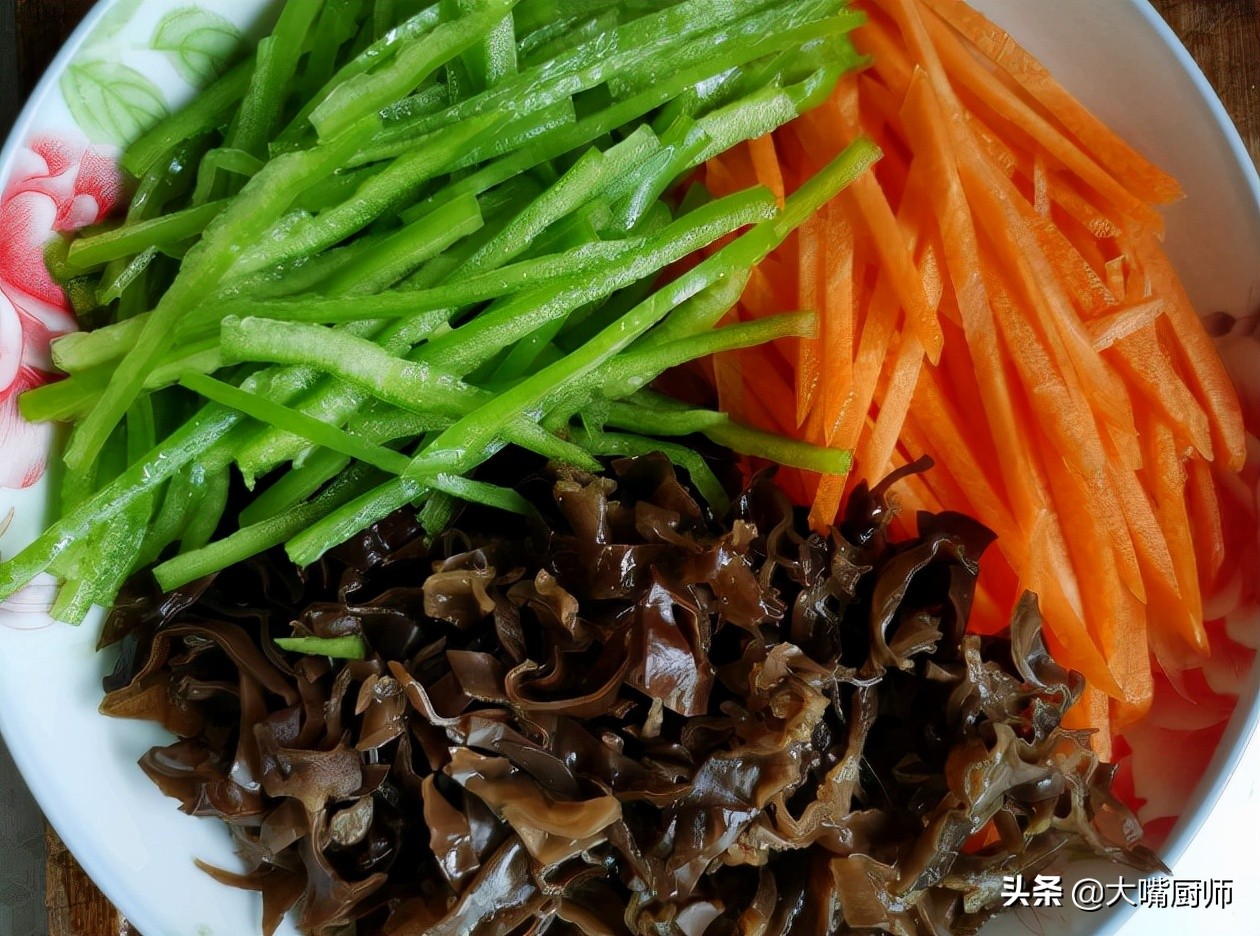 瘦肉炒出来嚼不动,瘦肉炒出来颜色不好看